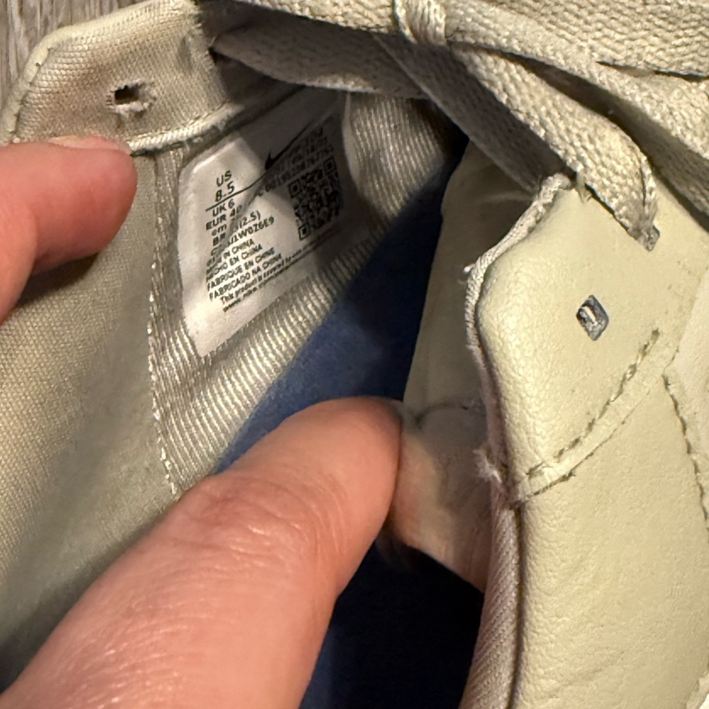 Women’s size 8.5 Nike af1 Air Force one Sneakers light olive green​ - Picture 7 of 7